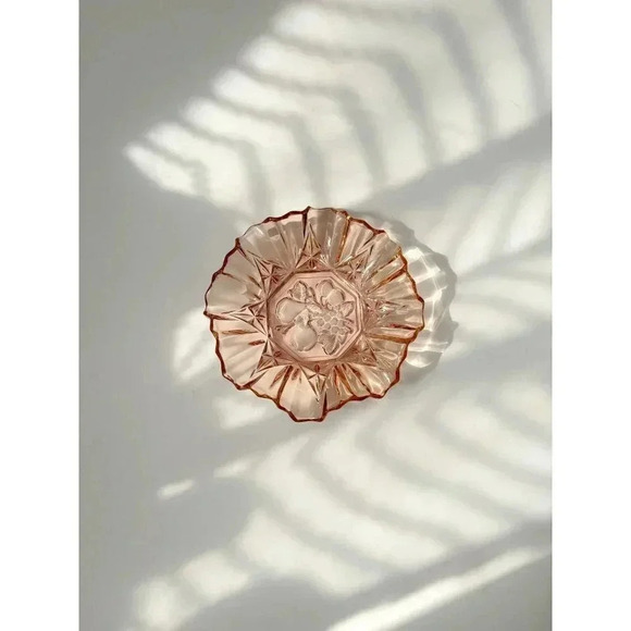 Vintage Indiana Intaglia Peach Ruffled Edge Bowl - Picture 7 of 8